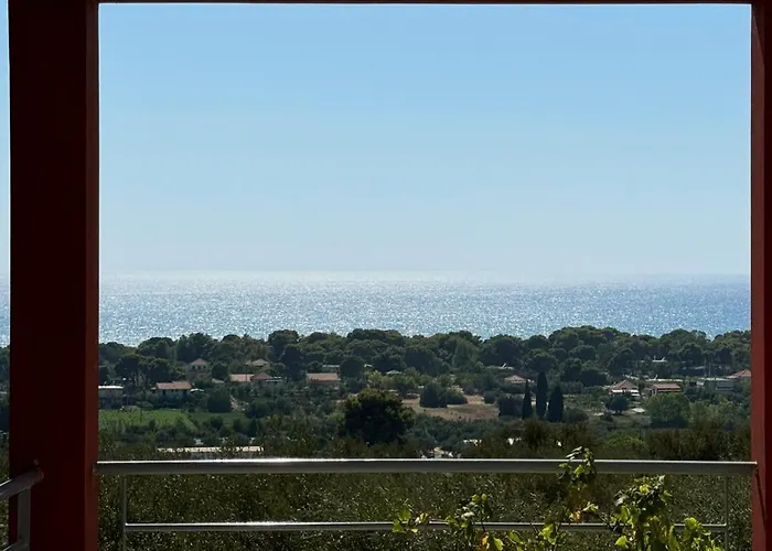 Io, The Ionion Balcony Neohóri